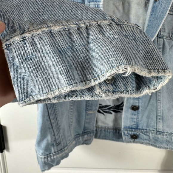 PAIGE City of Angels Embroidered Denim Trucker Jacket Women's Size M Light‎ Wash - Picture 9 of 12